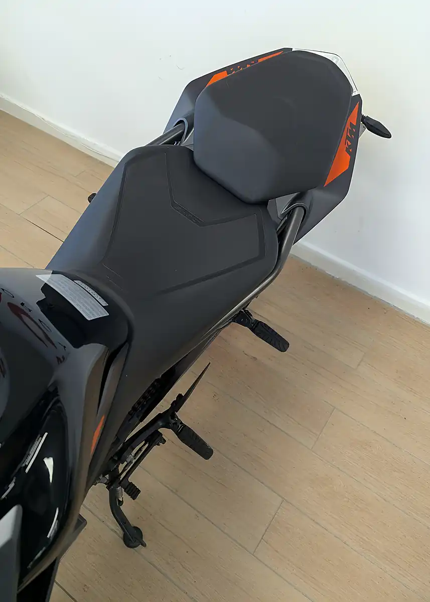 Used 2023 Ktm 125 Duke Black - Interior and Exterior details 18