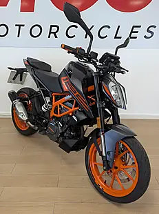 Used 2023 Ktm 125 Duke Black - Interior and Exterior details 2