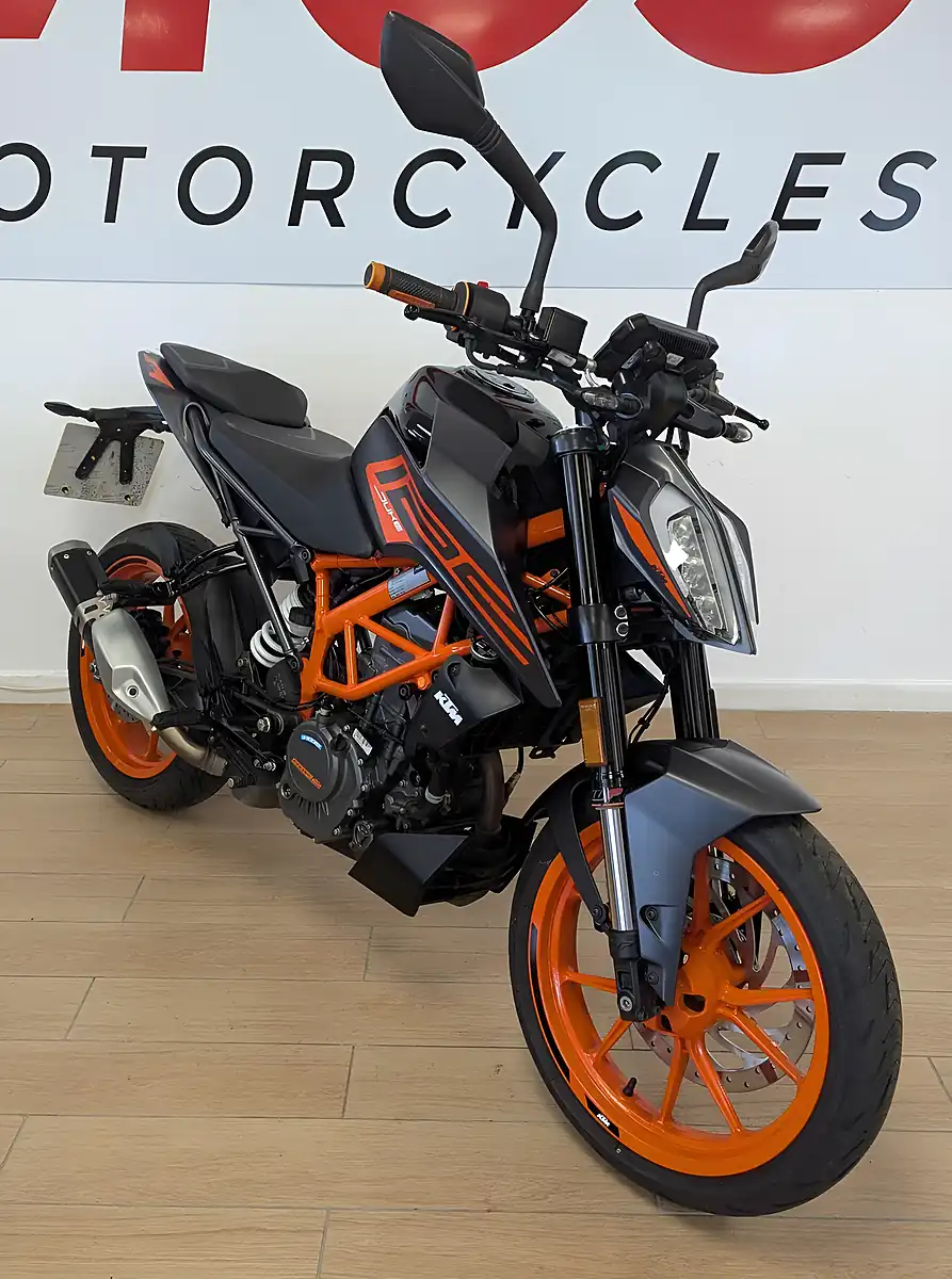 Used 2023 Ktm 125 Duke Black - Interior and Exterior details 2