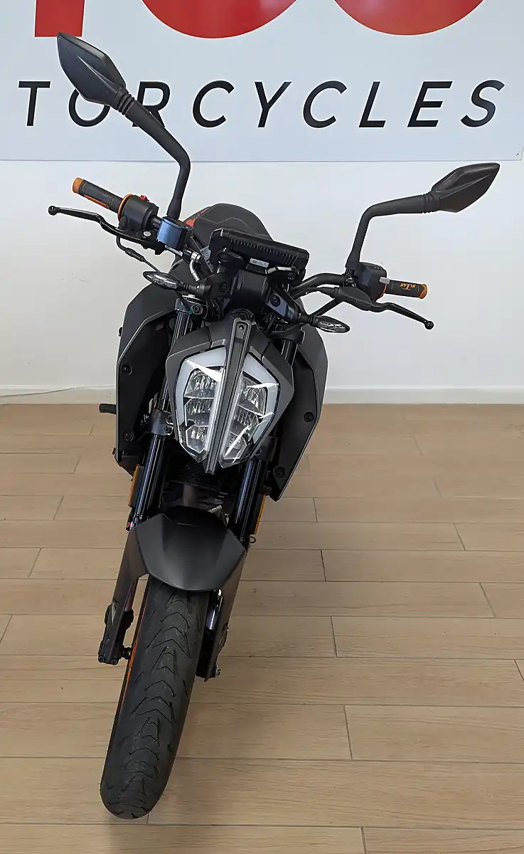 Used 2023 Ktm 125 Duke Black - Interior and Exterior details 3