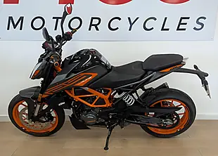 Used 2023 Ktm 125 Duke Black - Interior and Exterior details 4