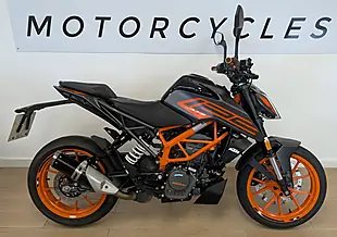 Used 2023 Ktm 125 Duke Black - Interior and Exterior details 5