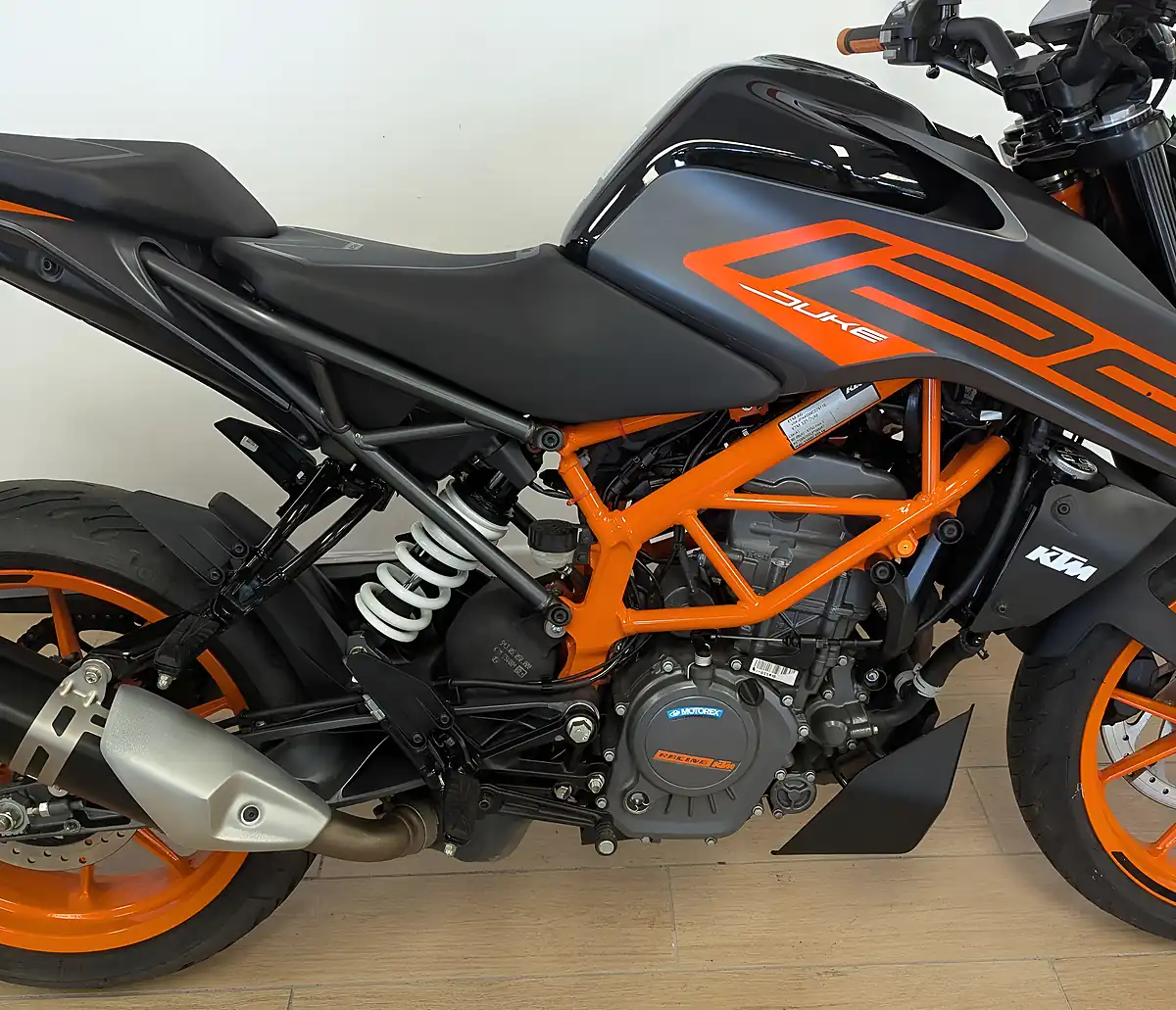 Used 2023 Ktm 125 Duke Black - Interior and Exterior details 6