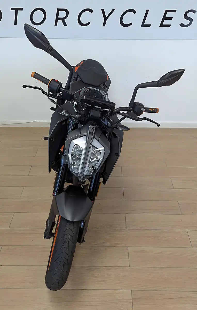 Used 2023 Ktm 125 Duke Black - Interior and Exterior details 9