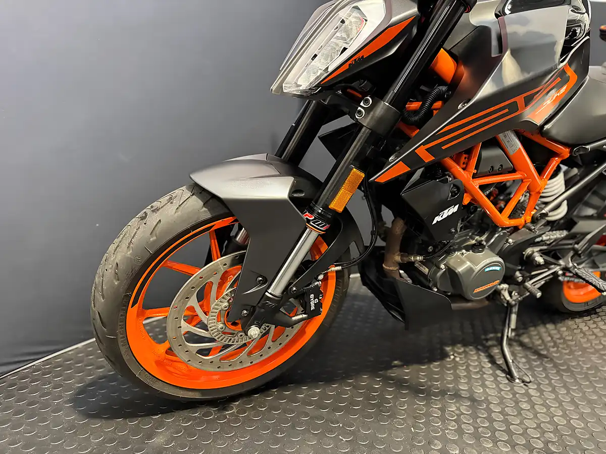 Used 2023 Ktm 125 Duke - Interior and Exterior details 15
