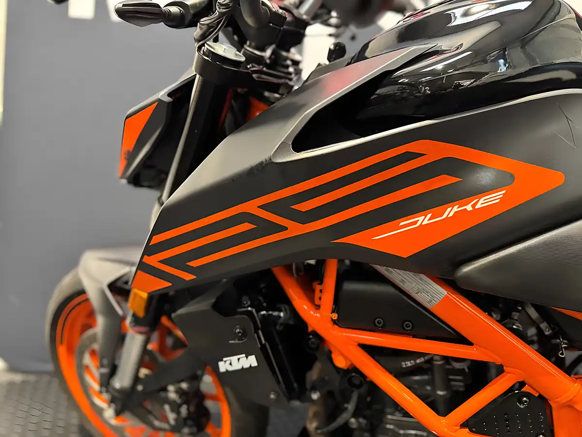 Used 2023 Ktm 125 Duke - Interior and Exterior details 16