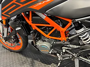 Used 2023 Ktm 125 Duke - Interior and Exterior details 17