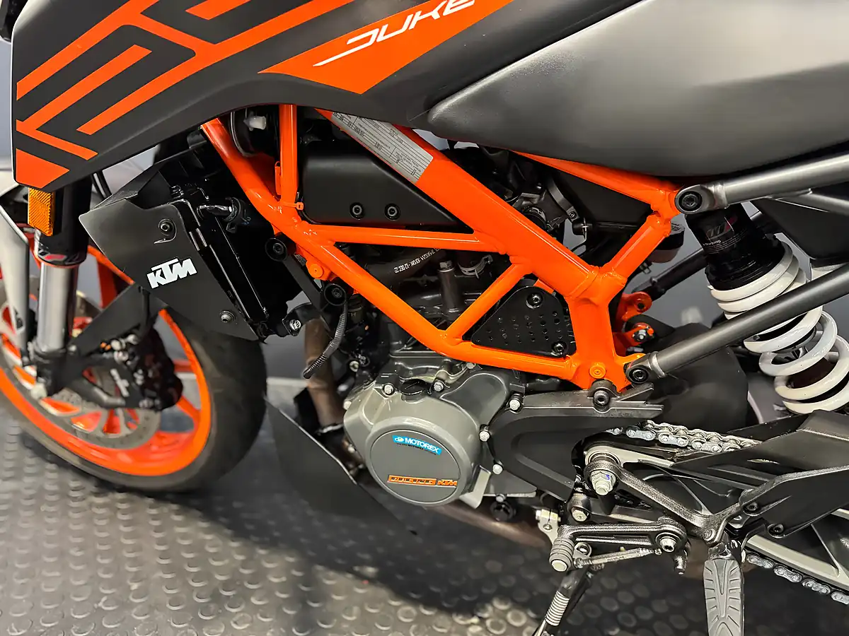 Used 2023 Ktm 125 Duke - Interior and Exterior details 17