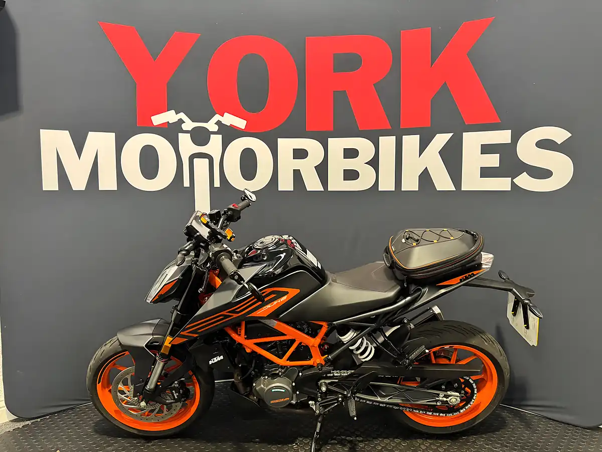 Used 2023 Ktm 125 Duke - Interior and Exterior details 2