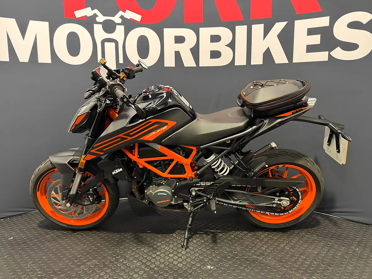 Used 2023 Ktm 125 Duke - Interior and Exterior details 4
