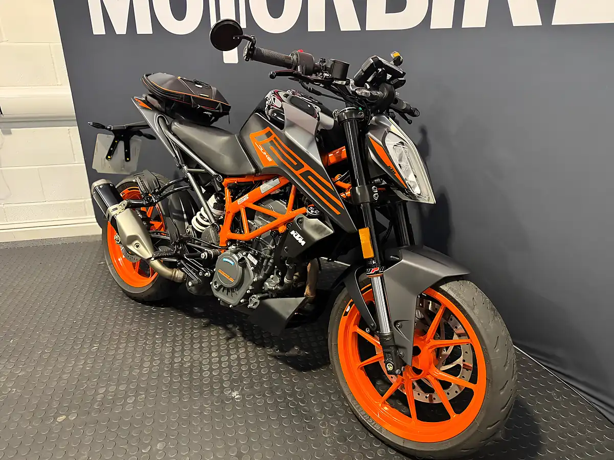 Used 2023 Ktm 125 Duke - Interior and Exterior details 5