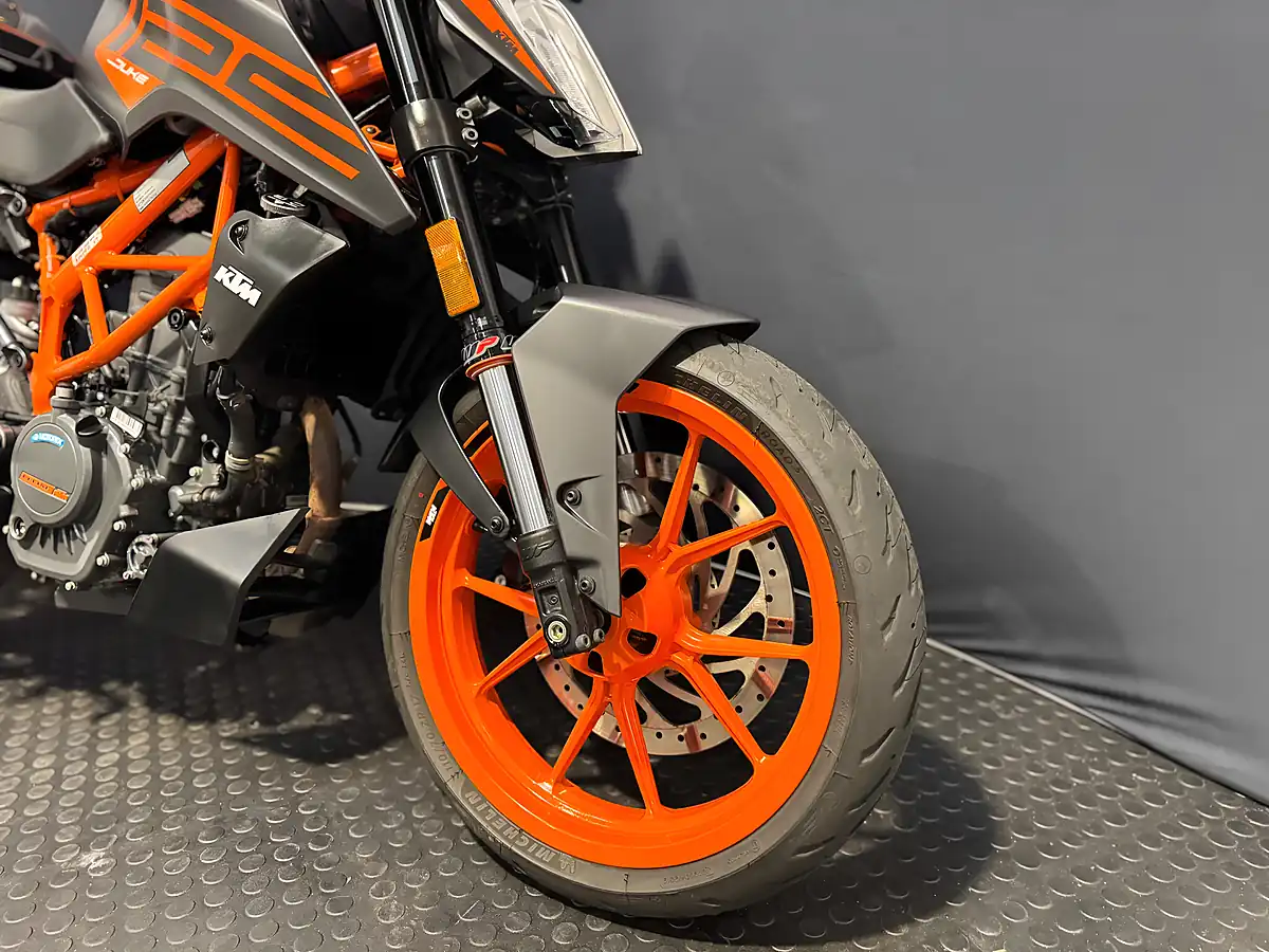 Used 2023 Ktm 125 Duke - Interior and Exterior details 6