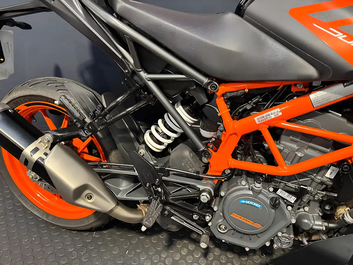 Used 2023 Ktm 125 Duke - Interior and Exterior details 9