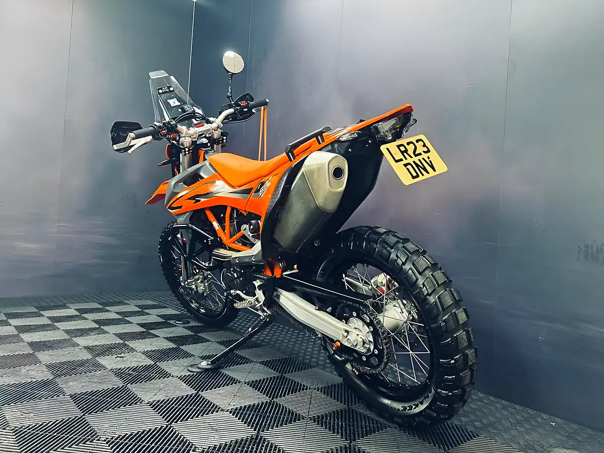 Used 2023 Ktm 690 Enduro R Orange - Interior and Exterior details 14