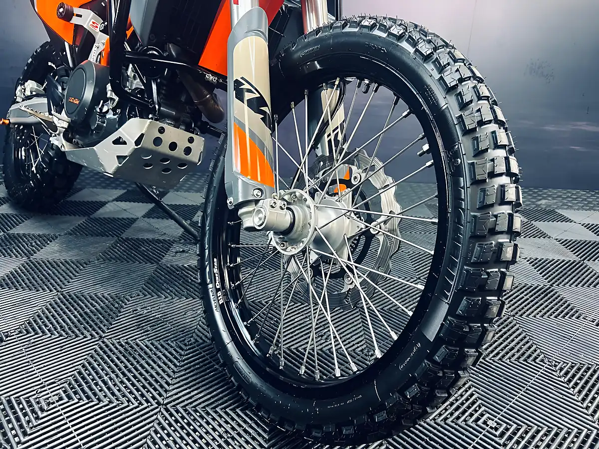 Used 2023 Ktm 690 Enduro R Orange - Interior and Exterior details 16
