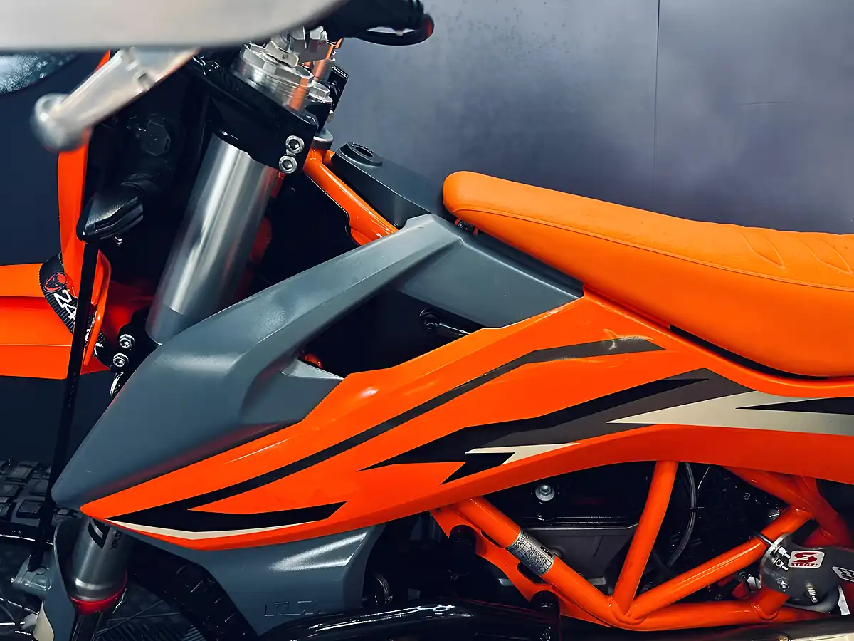 Used 2023 Ktm 690 Enduro R Orange - Interior and Exterior details 6