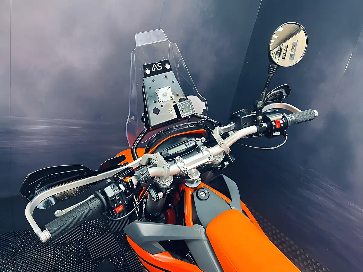 Used 2023 Ktm 690 Enduro R Orange - Interior and Exterior details 7