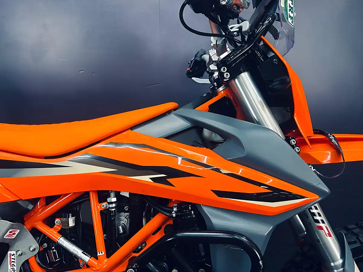Used 2023 Ktm 690 Enduro R Orange - Interior and Exterior details 9