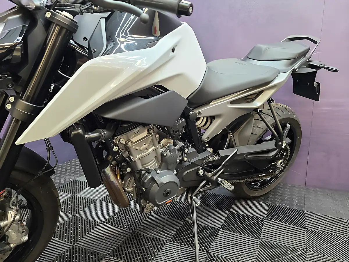 Used 2023 Ktm 790 Duke L Grey - Interior and Exterior details 11