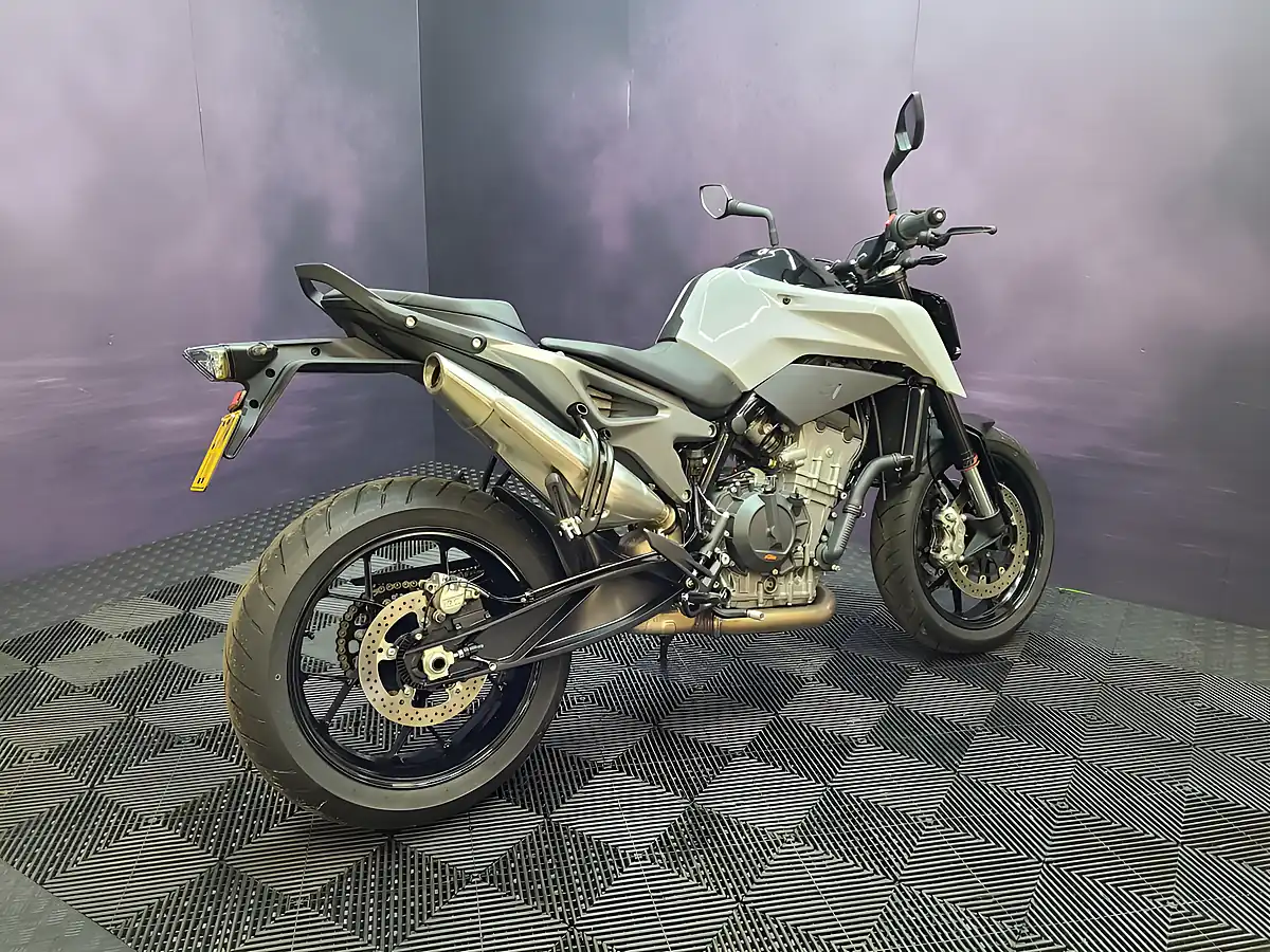 Used 2023 Ktm 790 Duke L Grey - Interior and Exterior details 12