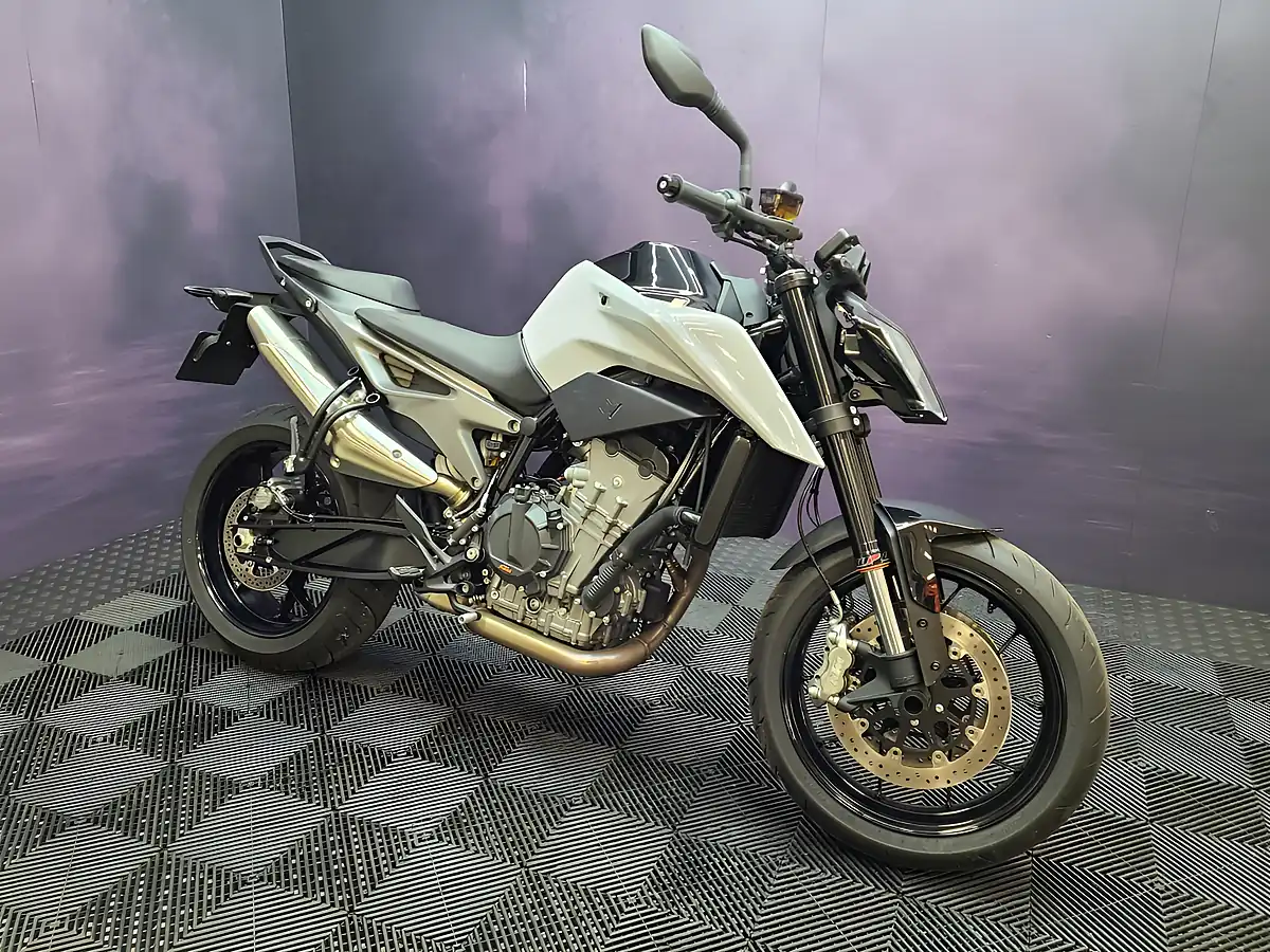 Used 2023 Ktm 790 Duke L Grey - Interior and Exterior details 4