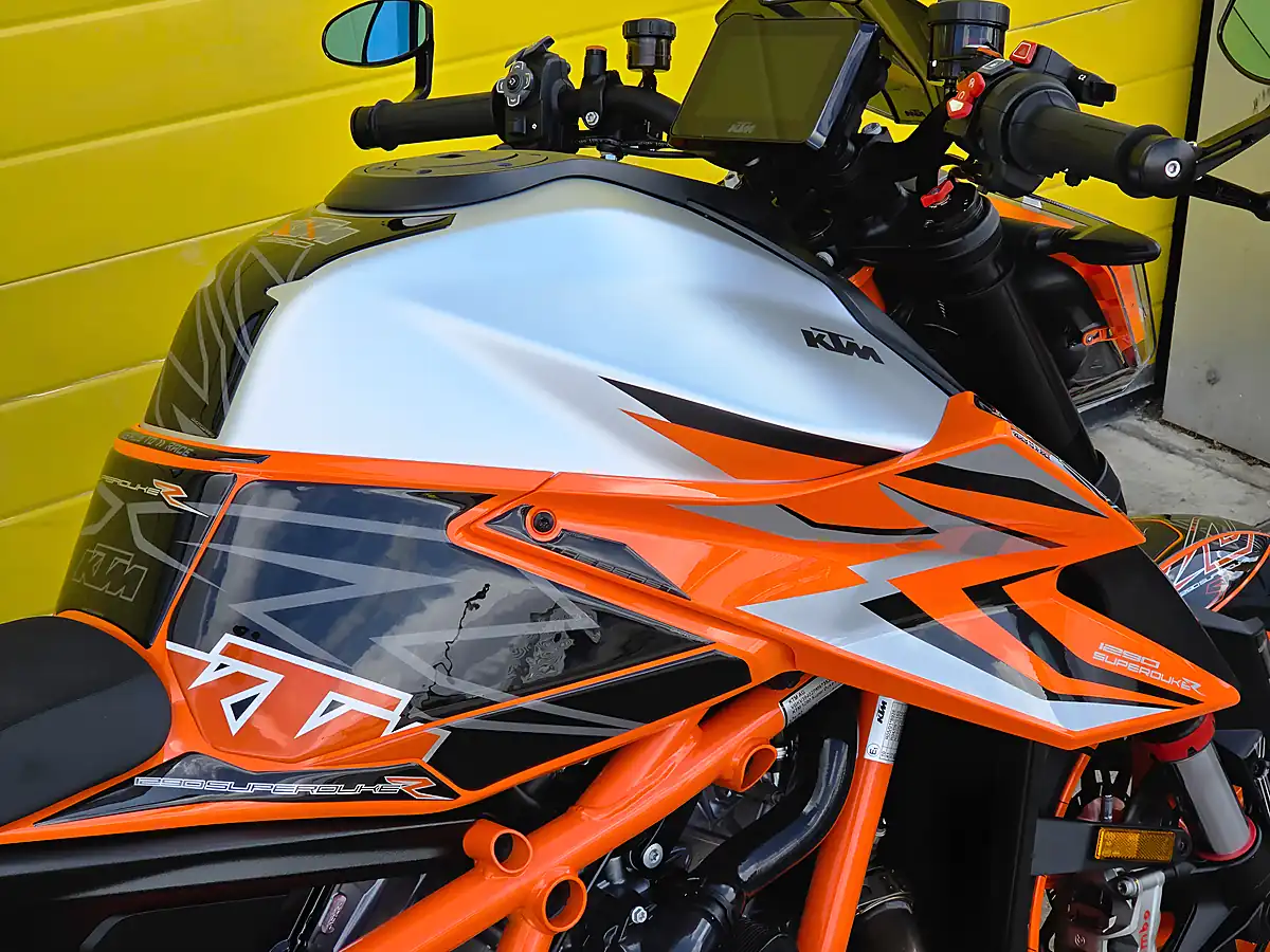 Used 2023 Ktm Duke Super Duke R Orange - Interior and Exterior details 11