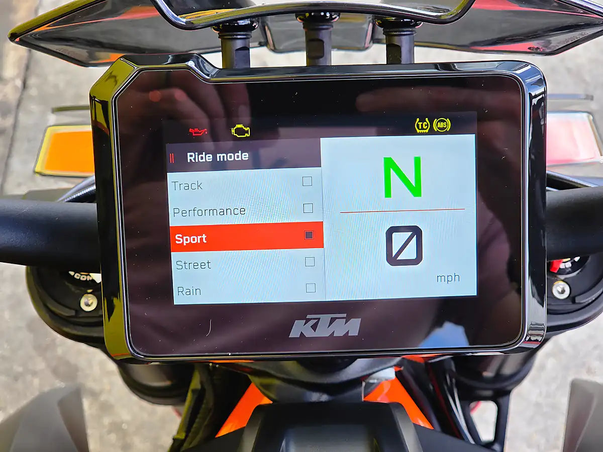 Used 2023 Ktm Duke Super Duke R Orange - Interior and Exterior details 13