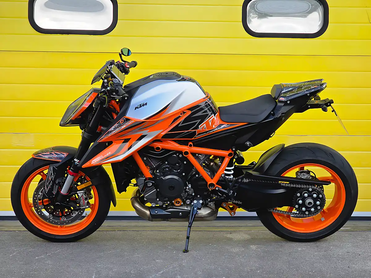 Used 2023 Ktm Duke Super Duke R Orange - Interior and Exterior details 15