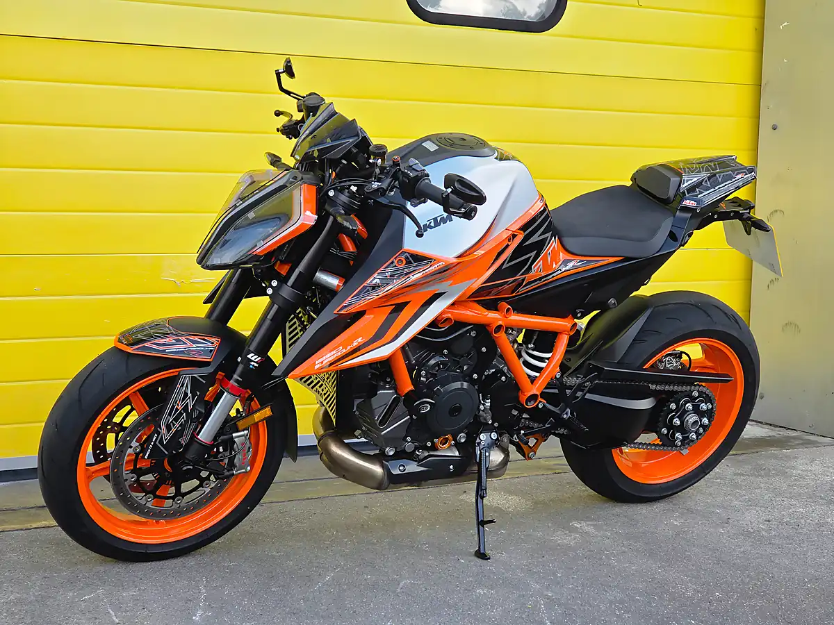 Used 2023 Ktm Duke Super Duke R Orange - Interior and Exterior details 16