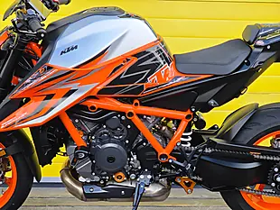 Used 2023 Ktm Duke Super Duke R Orange - Interior and Exterior details 17