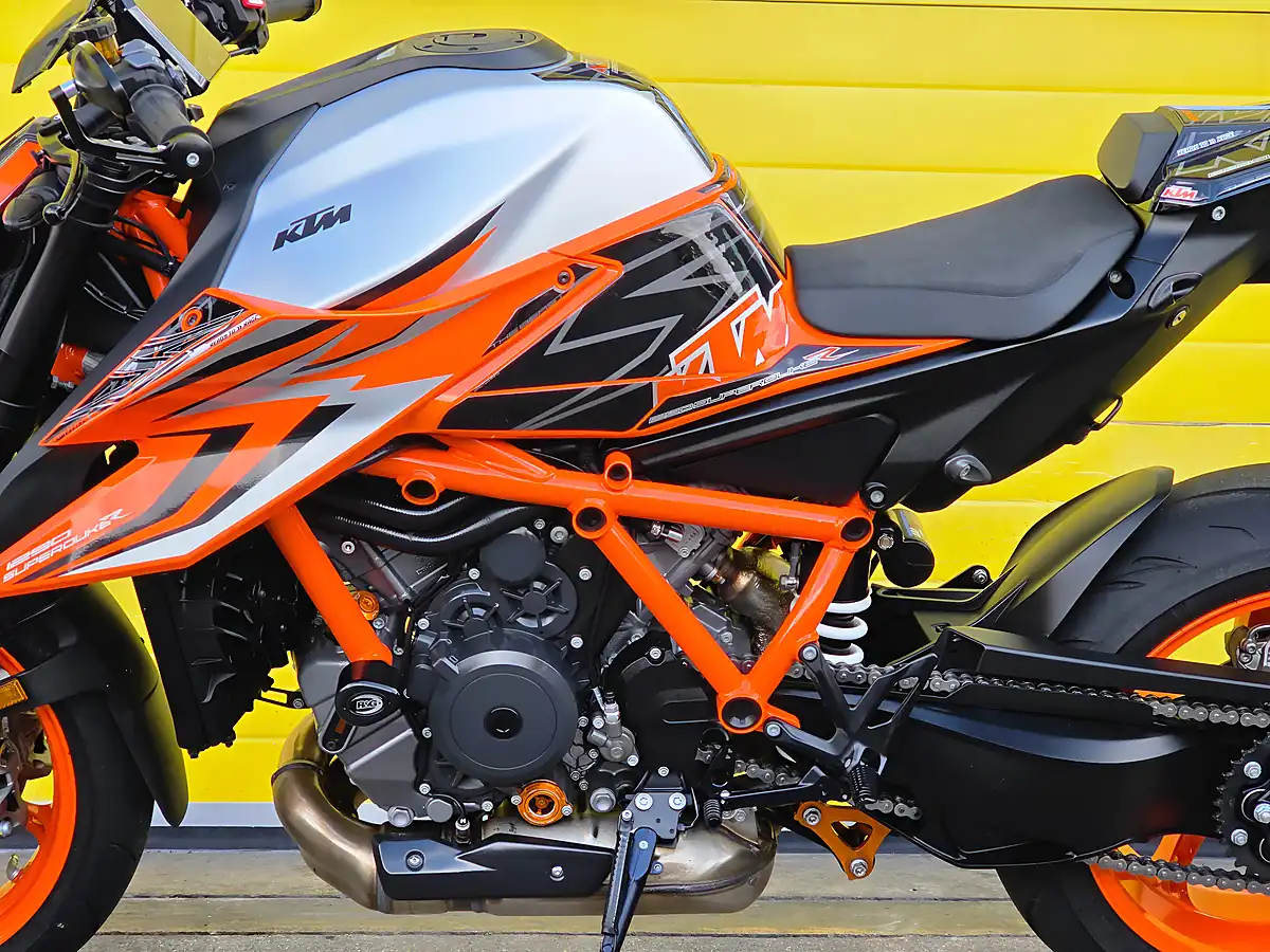 Used 2023 Ktm Duke Super Duke R Orange - Interior and Exterior details 17