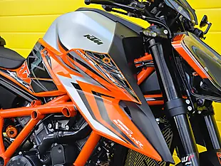 Used 2023 Ktm Duke Super Duke R Orange - Interior and Exterior details 9