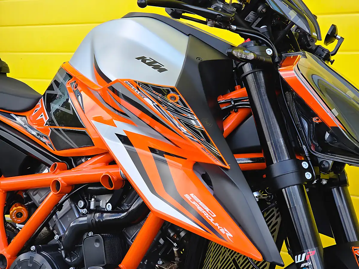 Used 2023 Ktm Duke Super Duke R Orange - Interior and Exterior details 9