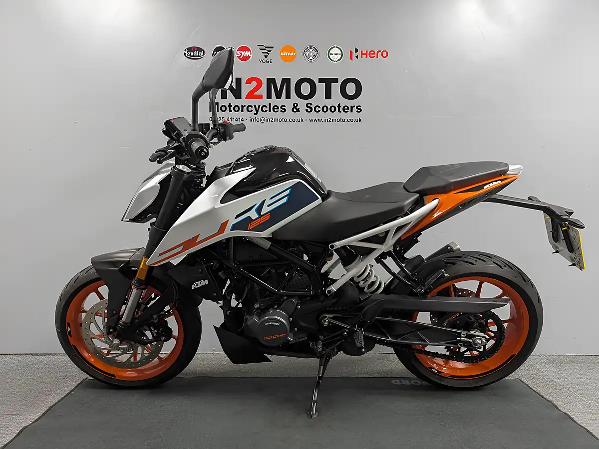 Used 2023 Ktm Duke White - Interior and Exterior details 11