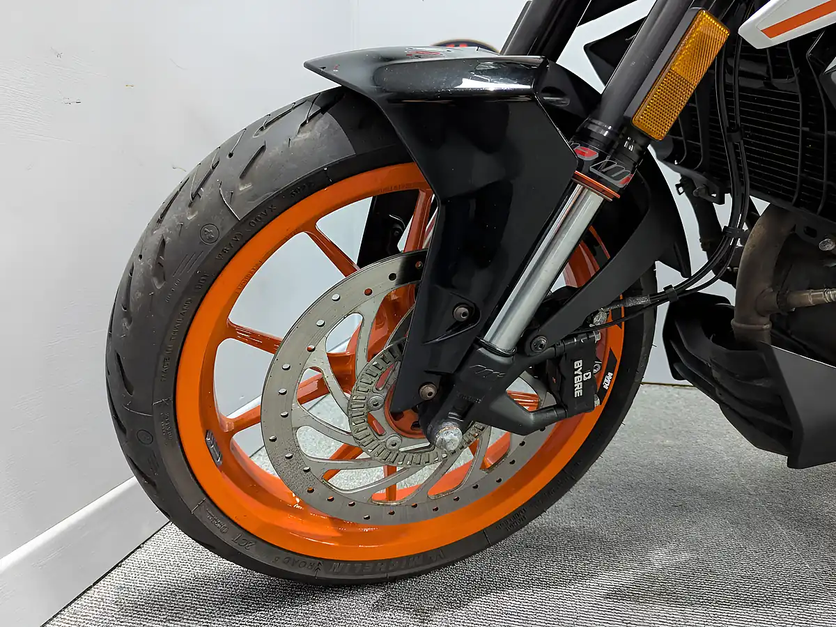 Used 2023 Ktm Duke White - Interior and Exterior details 12