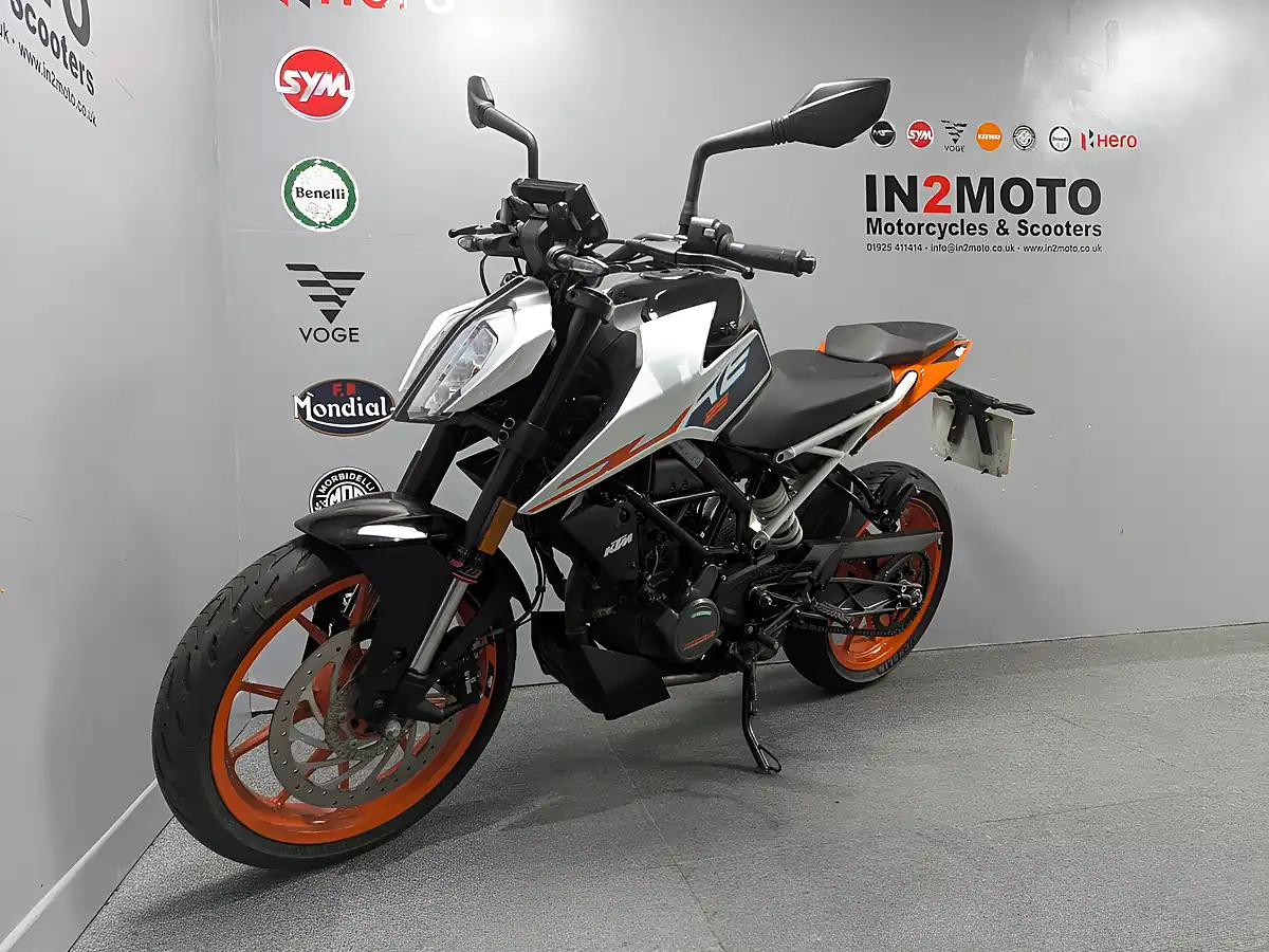 Used 2023 Ktm Duke White - Interior and Exterior details 13