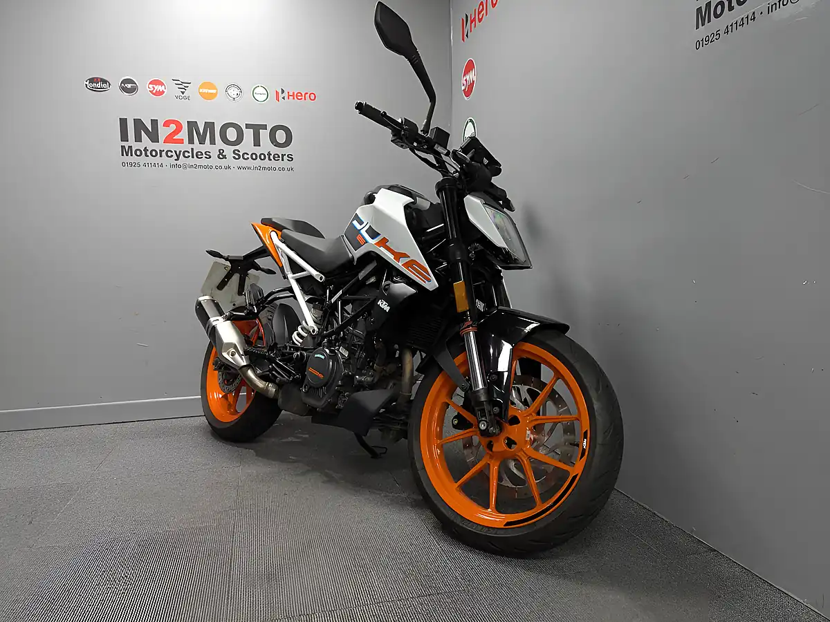 Used 2023 Ktm Duke White - Interior and Exterior details 4