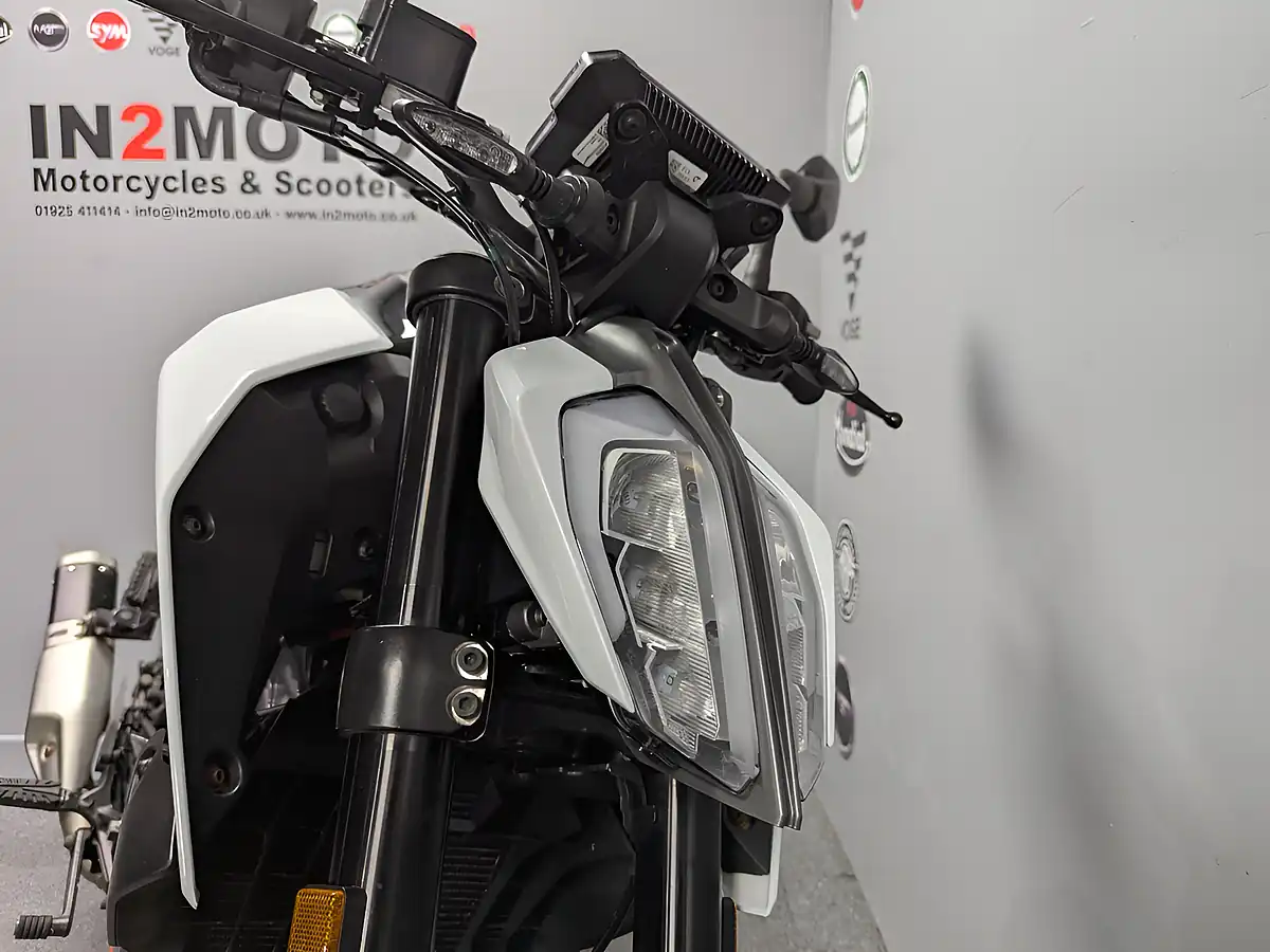 Used 2023 Ktm Duke White - Interior and Exterior details 5