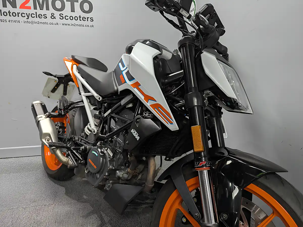 Used 2023 Ktm Duke White - Interior and Exterior details 6