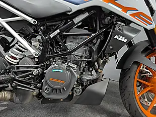 Used 2023 Ktm Duke White - Interior and Exterior details 7