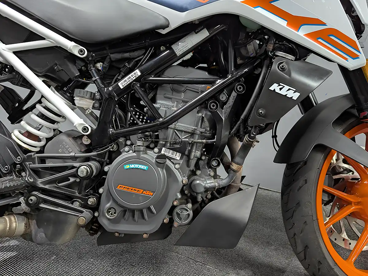 Used 2023 Ktm Duke White - Interior and Exterior details 7