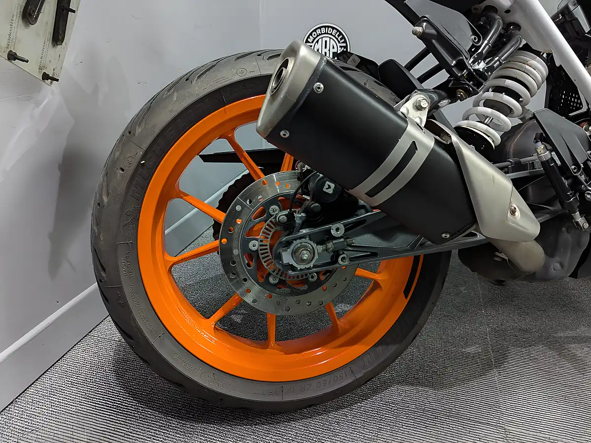 Used 2023 Ktm Duke White - Interior and Exterior details 8