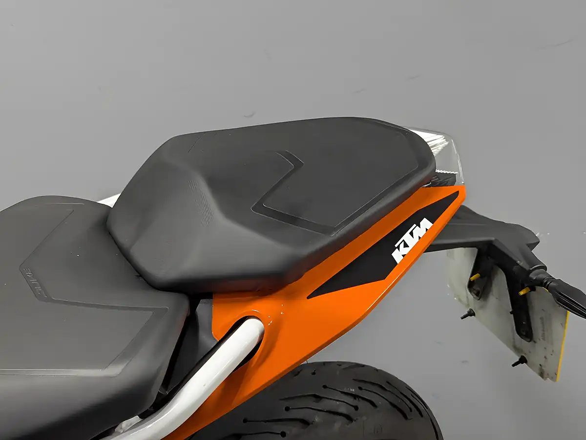 Used 2023 Ktm Duke White - Interior and Exterior details 9
