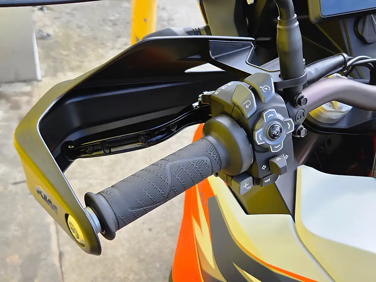 Used 2023 Ktm Super Adventure R Orange - Interior and Exterior details 17