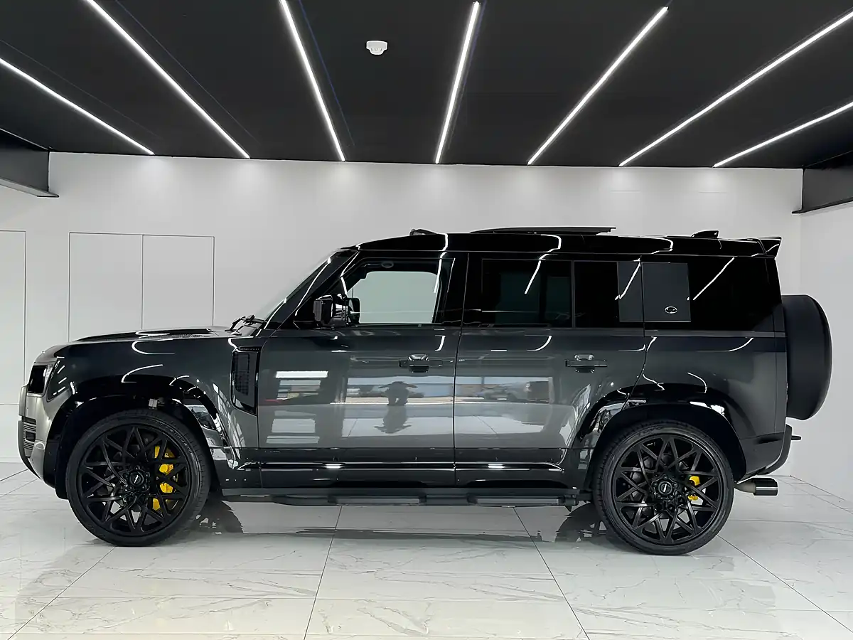 Used 2023 Land Rover Defender 110 Overfinch Grey - Interior and Exterior details 3