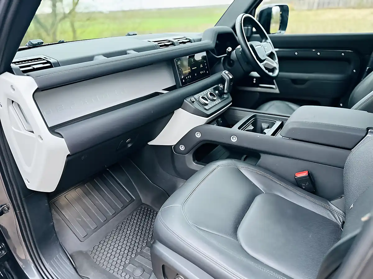 Used 2023 Land Rover Defender 110 Se Hard Top Grey - Interior and Exterior details 15