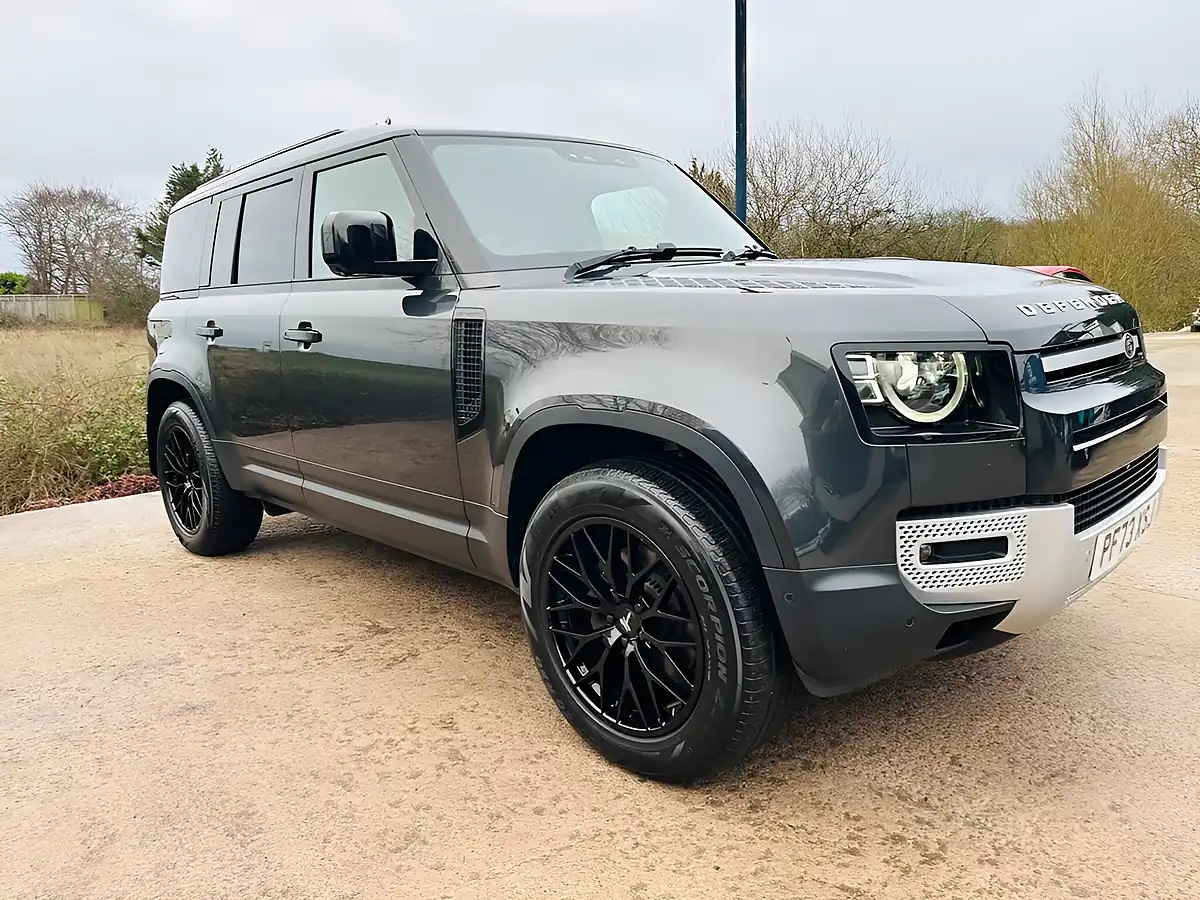 Used 2023 Land Rover Defender 110 Se Hard Top Grey - Interior and Exterior details 5