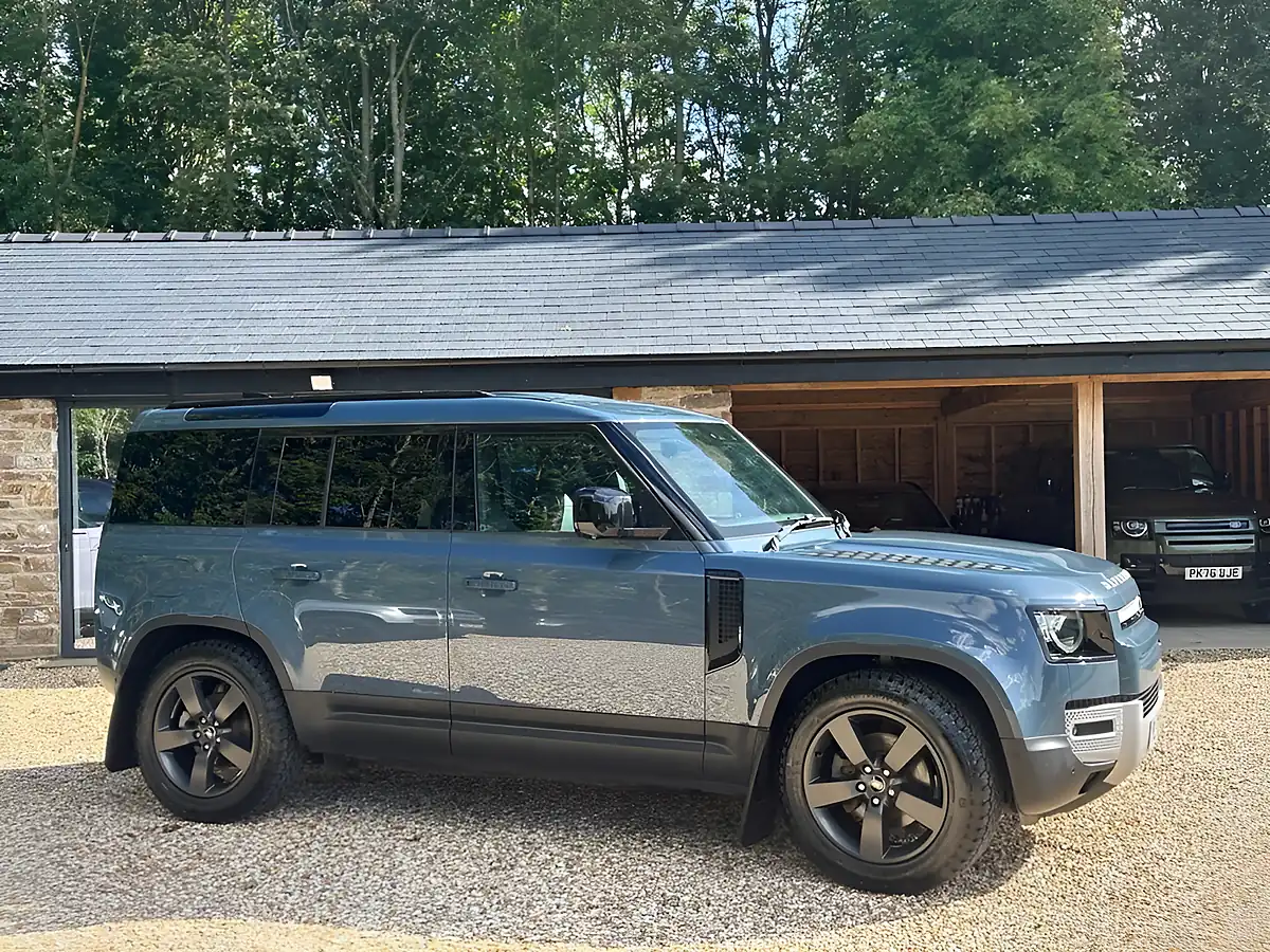 Used 2023 Land Rover Defender 110 Se Hard Top Tazmin Blue - Interior and Exterior details 14