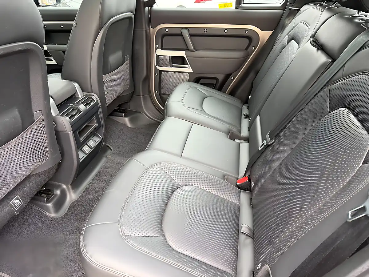 Used 2023 Land Rover Defender 110 Se Lantau Bronze - Interior and Exterior details 12
