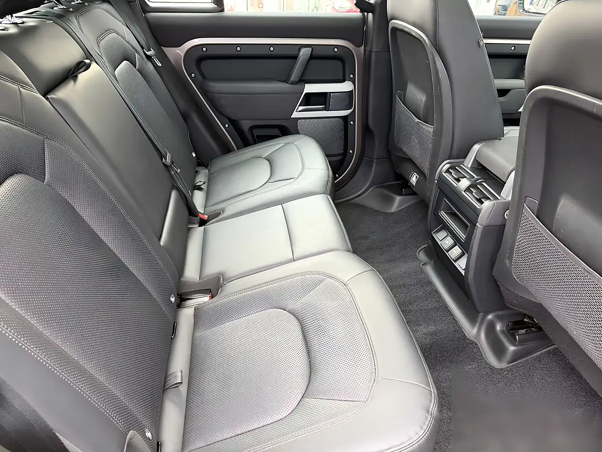 Used 2023 Land Rover Defender 110 Se Lantau Bronze - Interior and Exterior details 13